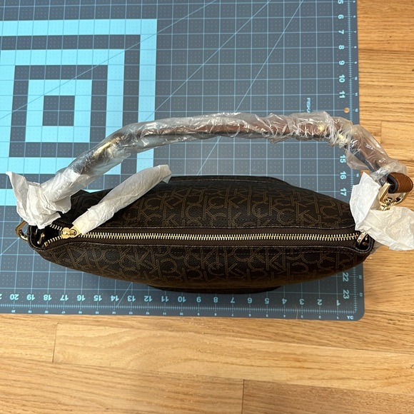 Calvin Klein Shoulder bag - Picture 10 of 10